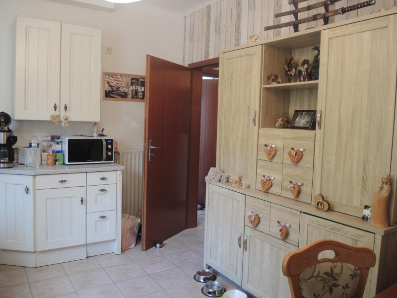 Appartement à louer, 1 ch.à c. avec cuisine équipée, Living ... située à 4728 Hergenrath 