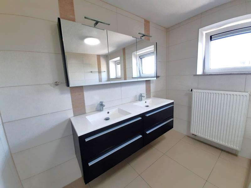 Maison moderne 3-façades dans une ferme rénovée située à 4728 Hergenrath, Bertholfstrasse  